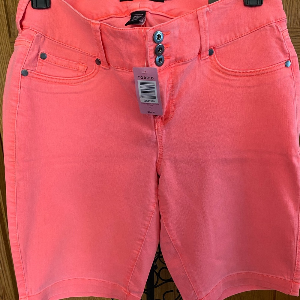 NWT Torrid Jegging Denim Bermuda Shorts Stretch Neon Coral Denim Size 14